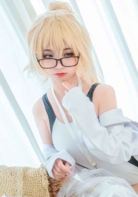 头像男欧美范红色_4K高清免费观看