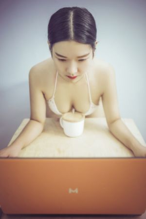 亚洲av国内av_免费完整版高清