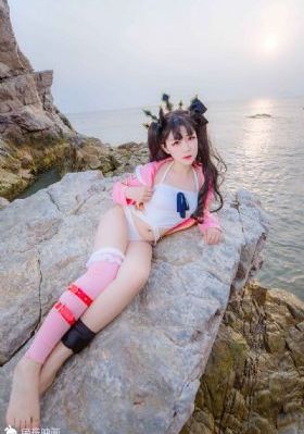 欧美胖人t台走秀_DVD手机在线观看