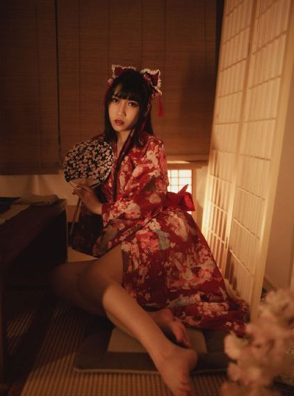 女生跪在地上的手机壁纸_蓝光高清免费观看